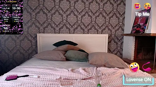 PaleAurix stripchat live cam model