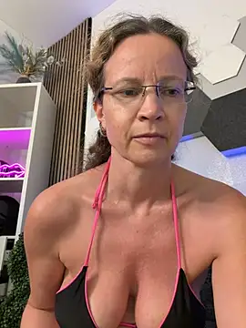 AnnikaRose stripchat live cam model
