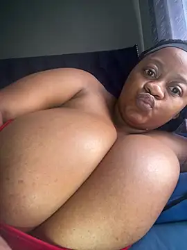 Chubbykarisma27 stripchat live cam model