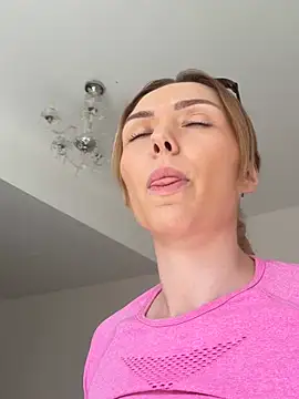 lolableux stripchat live cam model