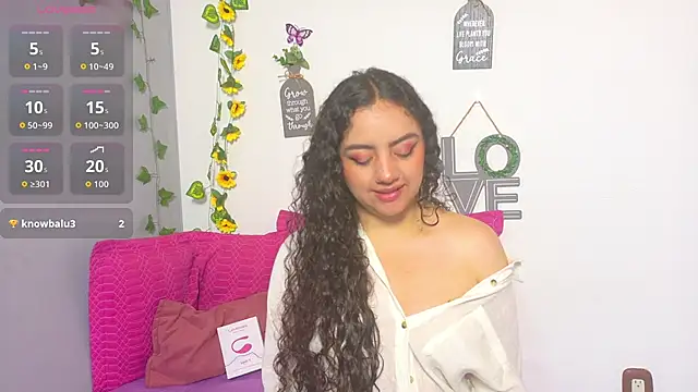 emiily_curly stripchat live cam model