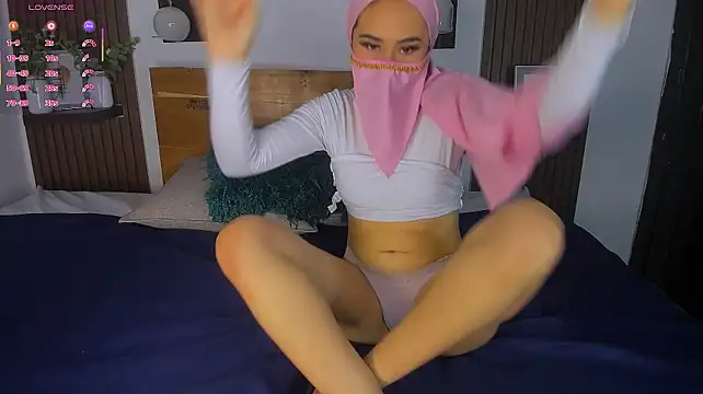 Safiya__ stripchat live cam model