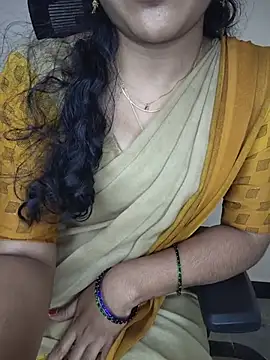 Cute-Smiely-Queen-Telugu stripchat live cam model