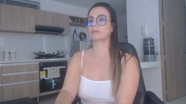 LovePaula stripchat live cam model