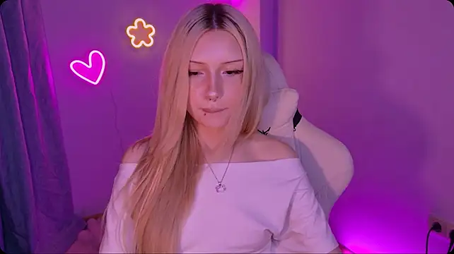 SashaQuin stripchat live cam model