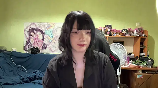 LeanoraHeadlon stripchat live cam model
