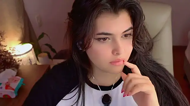 Nannicutee stripchat live cam model