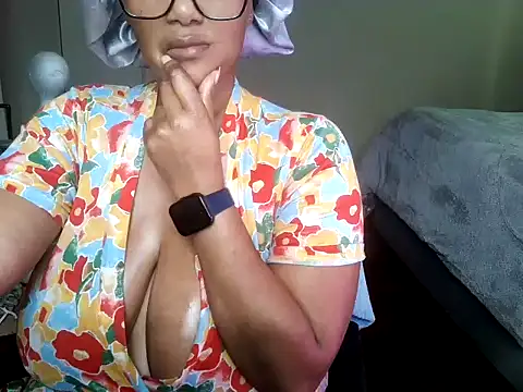 Lakwanda stripchat live cam model