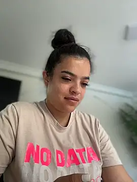 JuanitaMore01 stripchat live cam model
