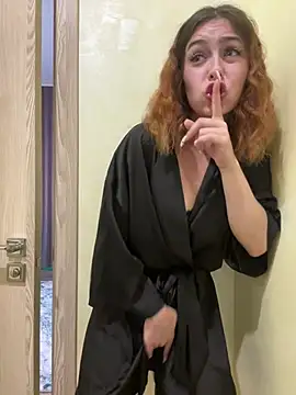 LynaFrost stripchat live cam model