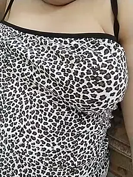yakayin stripchat live cam model