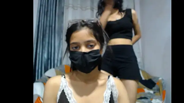 MoonBabes stripchat live cam model
