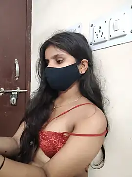 yours_queen_ stripchat live cam model
