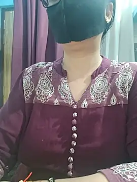 Aishwaryaa_69 stripchat live cam model