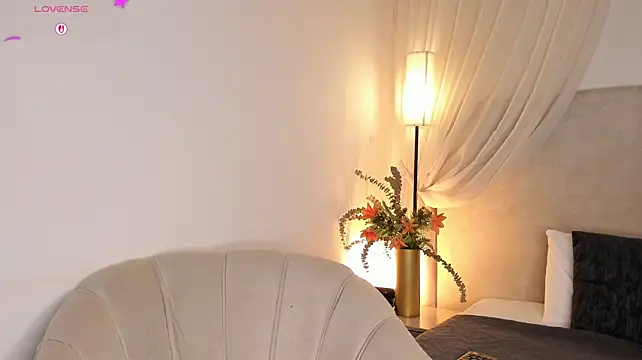Saori_newman stripchat live cam model