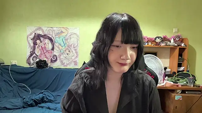 LeanoraHeadlon stripchat live cam model