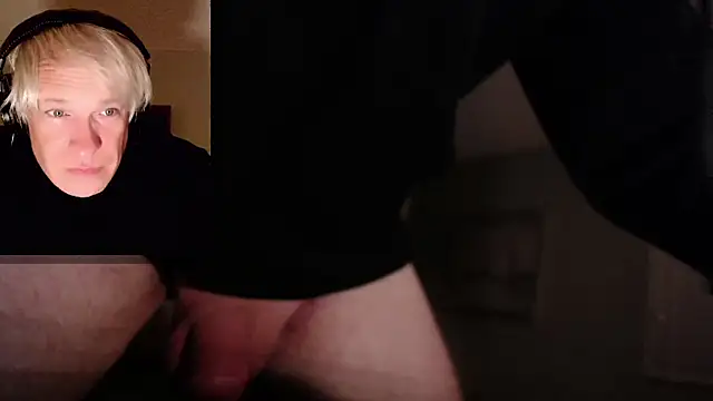 Snarfle82 stripchat live cam model
