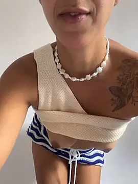 ContiGois stripchat live cam model