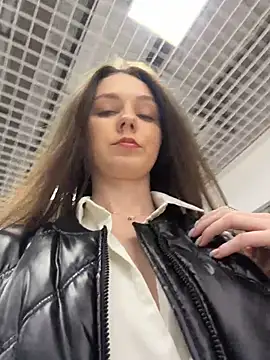 Ttixmila stripchat live cam model