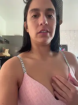 LaPetiteKim stripchat live cam model