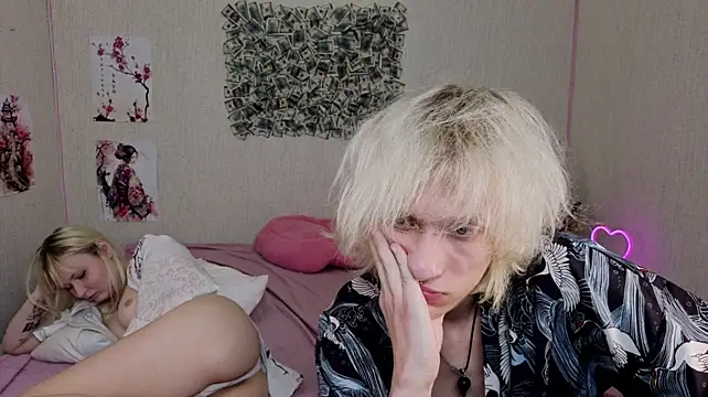 NeetMolly stripchat live cam model