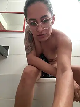 saffadinhaa stripchat live cam model