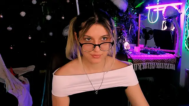 LeslieBloom stripchat live cam model