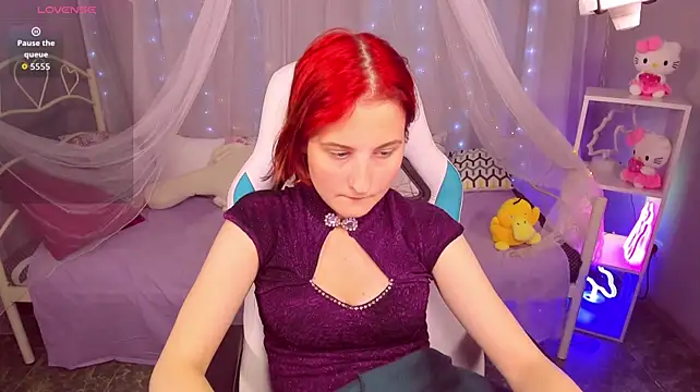 KiraElwood stripchat live cam model