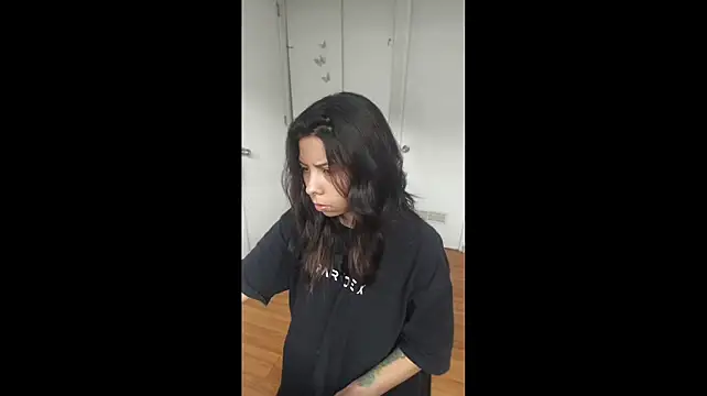 ivihetaira stripchat live cam model