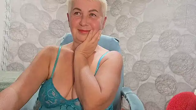 NicoleOlla stripchat live cam model