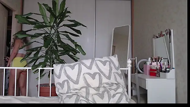 ShyEvaa stripchat live cam model