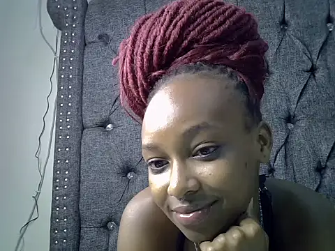 cocolaurah stripchat live cam model