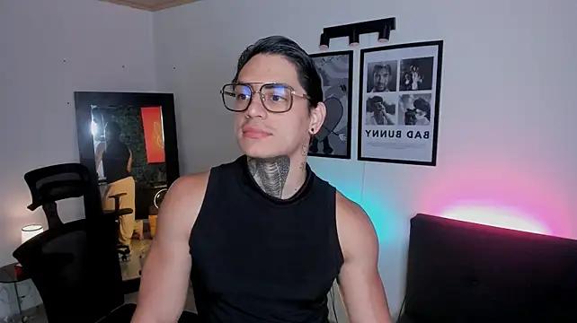 Simon_cortes stripchat live cam model