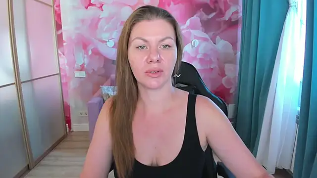 LunaKissesx stripchat live cam model