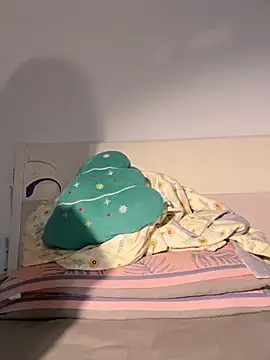 yyangyang18 stripchat live cam model