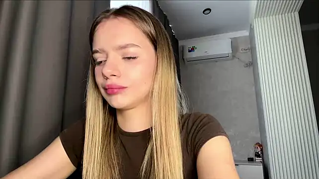 RethaBasich stripchat live cam model