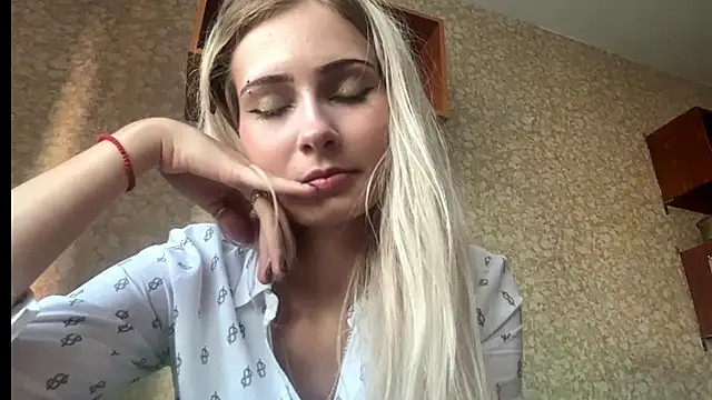 LynnMontiel stripchat live cam model