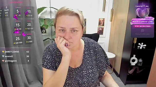 ScarlettSoft stripchat live cam model