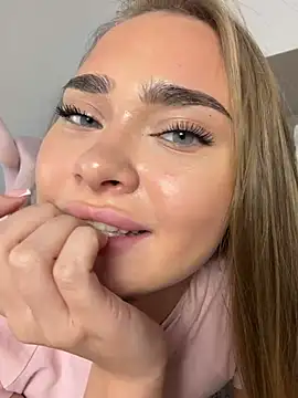 MonicaWestt stripchat live cam model