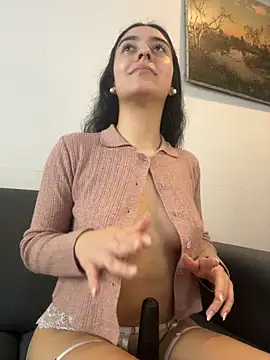 Belle_Lea stripchat live cam model