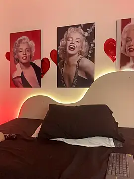 Sarabellinii stripchat live cam model