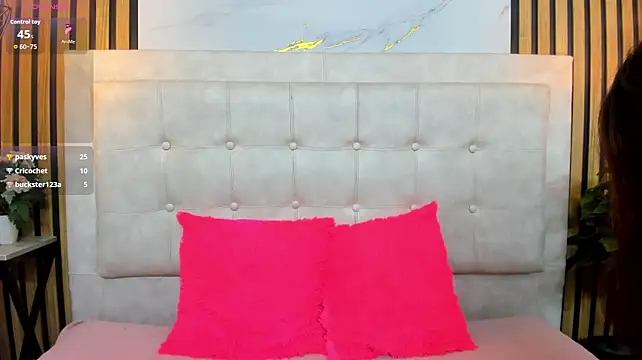 Emilye_evans stripchat live cam model