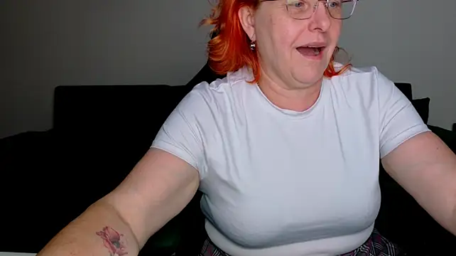 JoannaAndNeighbour stripchat live cam model