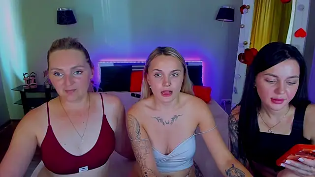 MagicEyess stripchat live cam model