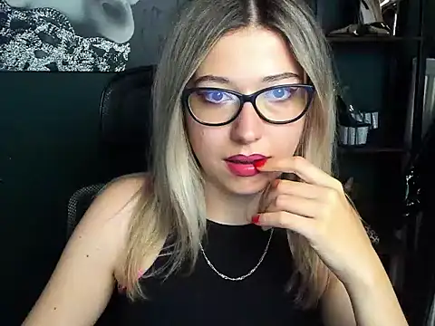 loveHeidi stripchat live cam model