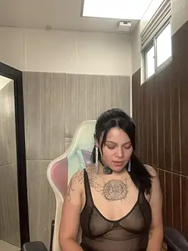 AylinCollins stripchat live cam model