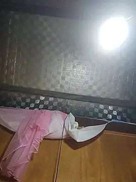 Reeoo-93 stripchat live cam model