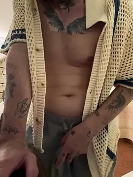 RealDeal2000xxx stripchat live cam model
