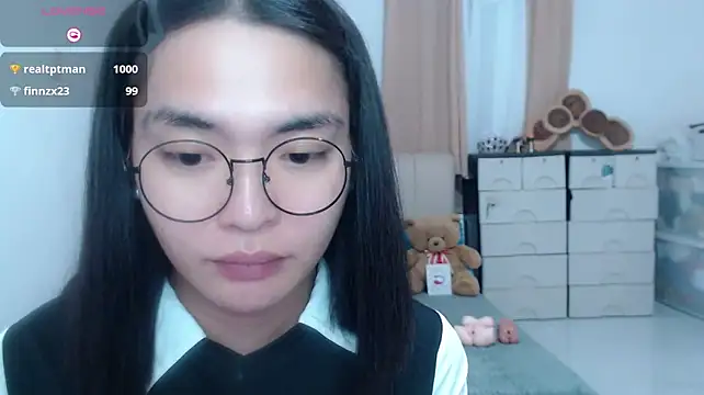zhaviahale21 stripchat live cam model