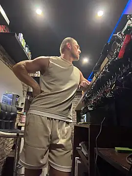 Johnytrain stripchat live cam model